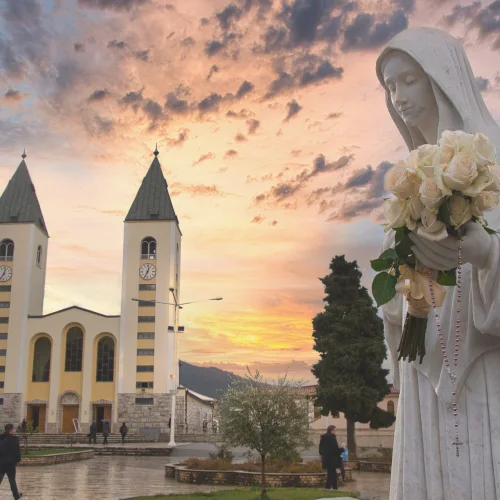 Il santuario di Medjugorje al tramonto